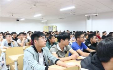 大学自我介绍英文作文6篇