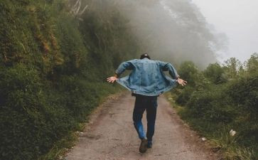 路要靠自己走作文优秀7篇