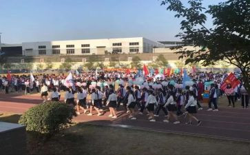我们班的她作文600字优质6篇